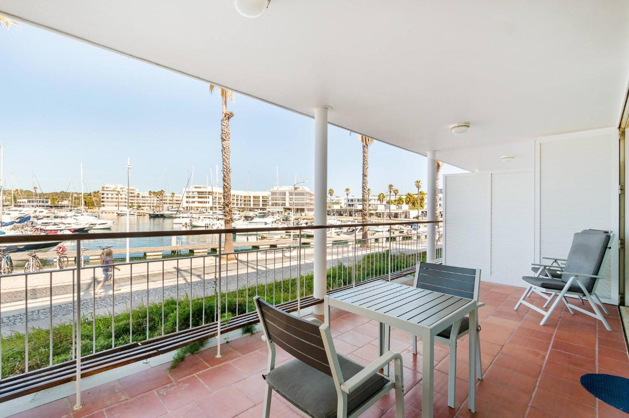 Marina 23b * Lagos